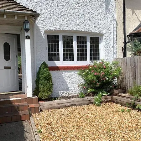 Garden Suburbs Cottage Crosskeys Exterior photo